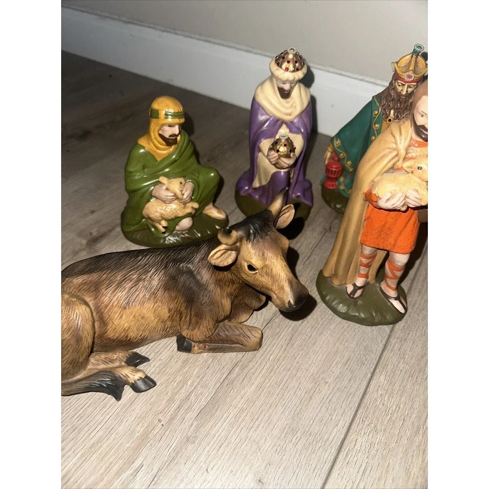 Beautiful Vintage Large Holland Mold Hand Painted 18 Piece Nativity Set Read Dis